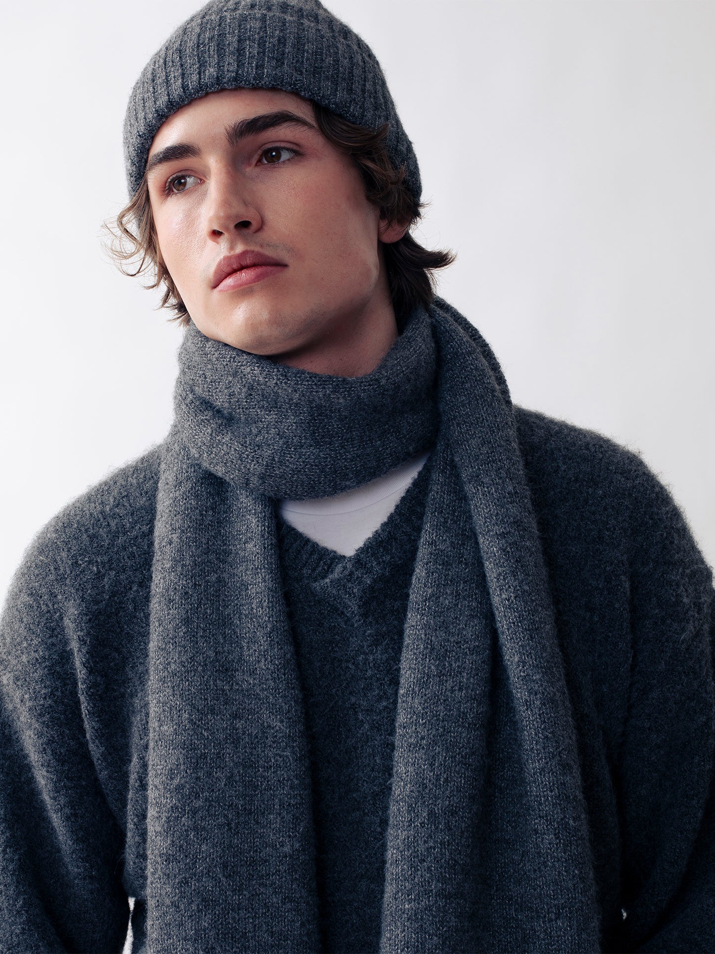 BRUSHED KNITTED SCARF GREY